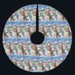 Falda Para El Árbol De Navidad De Poliéster Navidades Beagle Dog Winter Wonderland Alegría<br><div class="desc">su diseño festivo capta el alegre espíritu de la temporada navideña, con un adorable cachorro vestido con un sombrero de Santa. El gato está enclavado en un maravilloso promontorio invernal, con un muñeco de nieve, un árbol de Navidad decorado y regalos hermosamente envueltos. Los copos de nieve caen suavemente, añadiendo...</div>