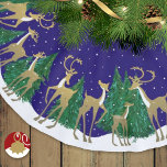 Falda Para El Árbol De Navidad De Poliéster Navidades de la Selva Snowy Winter Deer Forest<br><div class="desc">La encantadora falda de árbol ilustrada presenta una escena boscosa con familias de venados y amigos en la nieve. Este diseño hipnotizante incorpora suaves browns medianos, tonos dorados, azul profundo, verde y blanco, todo traído a la vida por el artista y diseñador de patrones de superficie L. Diane Johnson. Más...</div>