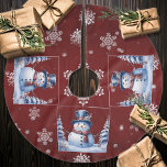 Falda Para El Árbol De Navidad De Poliéster Navidades de Winter Forest Snowman | Roja<br><div class="desc">Añada un toque elegante a su árbol de Navidad esta temporada navideña con una falda de árbol de feriado de Navidades navideños Red Winter Forest. El diseño de las faldas de árbol muestra a un lindo muñeco de nieve con un bonito sombrero superior y una bufanda parados en una escena...</div>