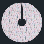 Falda Para El Árbol De Navidad De Poliéster Navidades rosados Nutcracker, Gingerbread y Snowme<br><div class="desc">Un lindo patrón de Navidades con muñecas Nutcracker, un rey con su corona y soldados con sus hachas. Casas de jengibre decoradas con caramelos. Hombres de nieve con sus gorras y bufandas. Caña de golosinas y estrellas de bonito. Rosa bonito femenina para la niña. Creado para #septcho2020 - Navidades en...</div>