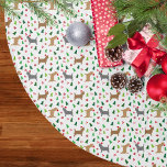 Falda Para El Árbol De Navidad De Poliéster Navidades Territorios de Cairn en Santa sombreros<br><div class="desc">Este lindo patrón presenta a nuestros Territorios de Cairn usando Santa Hats con Navidades verdes y blancos pinos y bayas sobre un fondo negro.</div>