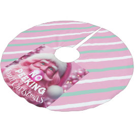 Falda Para El Árbol De Navidad De Poliéster No Peeking Pink and mining Bubble Gum Santa