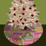 Falda Para El Árbol De Navidad De Poliéster Patrón de Navidades de estilo de Word Collage de V<br><div class="desc">Añada un toque vintage a la decoración de sus Navidades este año con esta falda de árbol de estilo retro. Presenta un collage de saludos y dichos navideños en una paleta de colores de estilo setenta,  rosa,  naranja,  rojo,  verde y verde cal.</div>