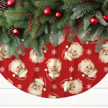 Falda Para El Árbol De Navidad De Poliéster Red Vintage Santa Claus Face Watercolor<br><div class="desc">Añada un toque nostálgico a su decoración de vacaciones con nuestra falda de árbol acuático Red Vintage Santa Claus Face! Esta falda de árbol festiva presenta una deliciosa acuarela con las caras clásicas de Santa Claus en un ambiente vibrante, adornado con delicados copos de nieve. Perfecto para traer un ambiente...</div>
