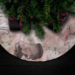 Falda Para El Árbol De Navidad De Poliéster Romantic Steampunk | Ephemera de época antigua<br><div class="desc">Grunge de los 90, ¡Todos Crecen! Femenina y sofisticada era victoriana, chic y chic steampunk sin costuras, con engranajes distópicos del engranaje cognoscitivo, bicicleta, cráneo, búho, telescopio y más sobre un suave y romántico fondo rosa rosa milenario. Este diseño abstracto inspirado de los años 90 presenta una paleta magnífica que...</div>