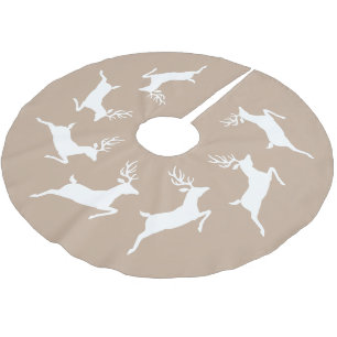 Falda Para El Árbol De Navidad De Poliéster Siluetas blancas de renos corriendo sobre beige