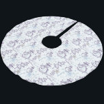 Falda Para El Árbol De Navidad De Poliéster Snowman Sketch Christmas Tree Skirt<br><div class="desc">Diseño de imágenes Digitalbcon con colores en polvo azul y blanco para este "Sketch de árbol de Navidad de Snowman" único en su clase. Este diseño animado y atractivo agrega una manta de nieve debajo de tu árbol de Navidad para realzar tu tema de Snowman este año y alegrar tus...</div>