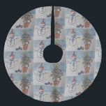 Falda Para El Árbol De Navidad De Poliéster Snowman y Árbol de Navidad<br><div class="desc">El mono muñeco de nieve de los Navidades está tan orgulloso de sí mismo. Ha trabajado duro y ha terminado de decorar su árbol de Navidad con brillantes mejillones y coloridas bolas de vidrio y colocado una brillante estrella amarilla encima. Incluso hay algunos regalos iniciales bajo las ramas de siempre....</div>