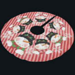Falda Para El Árbol De Navidad De Poliéster Snowmen en falda de árbol navideño de franja venti<br><div class="desc">Snowmen on Vintage Stripe hermosa falda de árbol navideño tiene un fondo rayado rosado y rojo diagonal, muchos copos de nieve blancos y bonitos, y siete hombres de nieve sonrientes con narices de zanahoria, bufandas y sombreros de cabeza con aliño! Este hermoso muñeco de nieve sobre el diseño de la...</div>