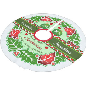 Falda Para El Árbol De Navidad De Poliéster Sr. y Sra. First Christmas Holly Holiday Wreath