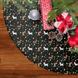 Falda Para El Árbol De Navidad De Poliéster Territorios de Cairn navidades con sombreros negro<br><div class="desc">Este lindo patrón presenta a nuestros Territorios de Cairn usando Santa Hats con Navidades verdes y blancos pinos y bayas sobre un fondo negro.</div>