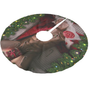 Falda Para El Árbol De Navidad De Poliéster Torso masculino de seis músculos del estómago desn