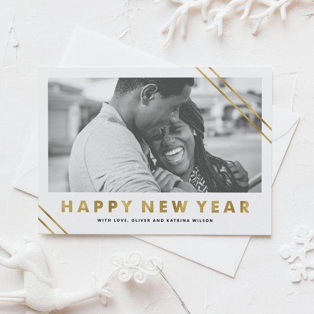 Falsa tarjeta moderna de la foto de la Feliz Año (Modern Faux Gold Foil Happy New Year Photo Holiday Card)