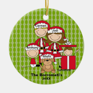 Familia de 4 con el ornamento del navidad del