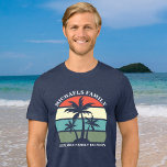 Familia de Playa Reunión Guay Palm Tree Sunset<br><div class="desc">Agradables camisetas de tres mezclas para papá y abuelo que se usan en cruceros por la isla o en viajes tropicales por la costa. Cuenta con bonitas palmeras frente a una puesta de sol en el océano de bonito. Un personalizado perfecto para que todos los hombres de un grupo coincidan....</div>