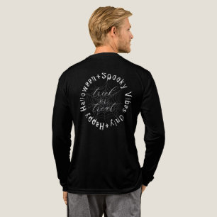 Familia de vibrantes con camisetas de Halloween