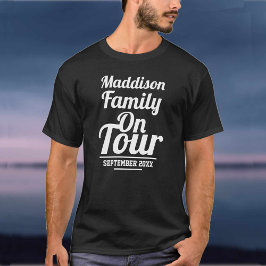 Familia en camiseta de vacaciones turísticas