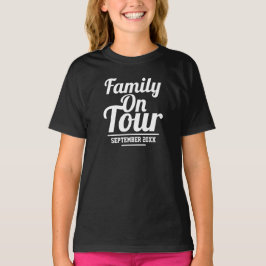Familia en camiseta de vacaciones turísticas