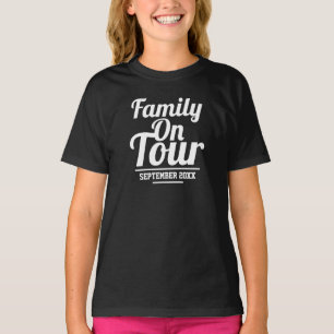 Familia en camiseta de vacaciones turísticas