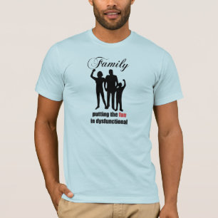 Familia que pone la diversión en camisa para