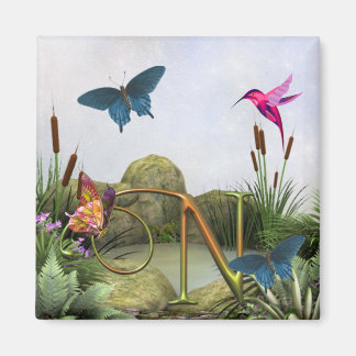 Fantasía en el imán de la mariposa monograma N