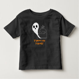 Fantasma espeluznante con una camiseta de hallowee