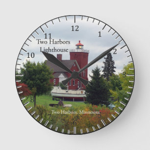 Faro de dos Harbors y reloj de barco