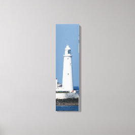 Faro de Santa María en el lienzo vertical costero