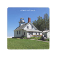 Faro del punto de la antigua misión de arte metali