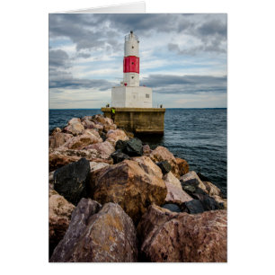 Faro del rompeolas del puerto de la isla de