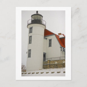 Faro en la postal del lago Michigan