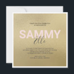 Faux Gold Bat Mitzvah xoxo Invitación<br><div class="desc">Esta invitación de la fiesta de mitzvah de murciélago cuadrado muestra tu nombre en una fuente moderna y audaz con tu segundo nombre en una tipografía de escritura a mano sobre un falso fondo dorado. La tarjeta de invitación se revierte a un diseño de xo xo con letra a mano....</div>