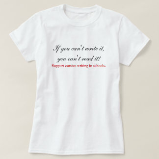 Favorable escritura cursiva en camiseta de las