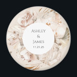 Favoritos de imán de boda en jardín floral de colo<br><div class="desc">Imán de boda de jardín personalizado con flores de color beige</div>