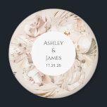 Favoritos de imán de boda en jardín floral de colo<br><div class="desc">Imán de boda de jardín personalizado con flores de color beige</div>