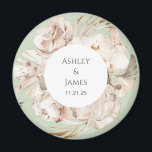 Favoritos de imán de boda en jardín floral de colo<br><div class="desc">Imán de boda de jardín personalizado con flores de color beige</div>