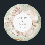 Favoritos de imán de boda en jardín floral de colo<br><div class="desc">Imán de boda de jardín personalizado con flores de color beige</div>