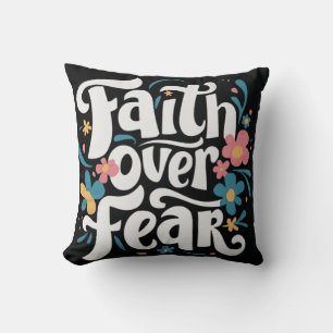 Fe sobre miedo almohada decorativa