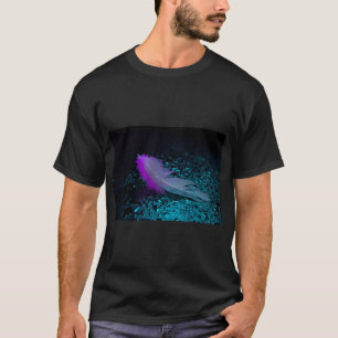 Feather Touch: Camiseta de Arte de Naturaleza Húme