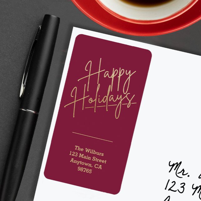 Felices Fiestas de Oro Etiqueta de Dirección de Ar (Gold script Happy Holidays on cranberry vertical return address labels)