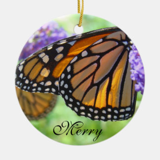 Felices mariposas de monarca de los ornamentos del