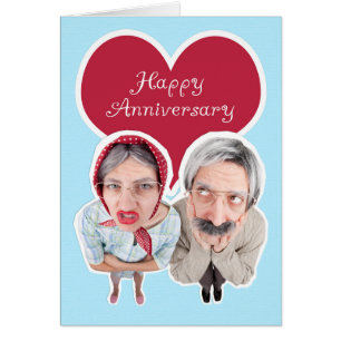 Feliz aniversario a pareja de ancianos casados