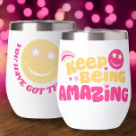 Feliz cara El lema de Preppy sigue siendo asombros<br><div class="desc">El gráfico preppy estilo adolescente rosa y amarillo rostro sonoro sigue siendo un eslogan térmico asombroso. Personaliza con tu propio nombre y mensaje,  actualmente dice Sigue siendo increíble. Tienes a Millie. © Arte gráfico original y diseño de www.mylittleeden.com</div>