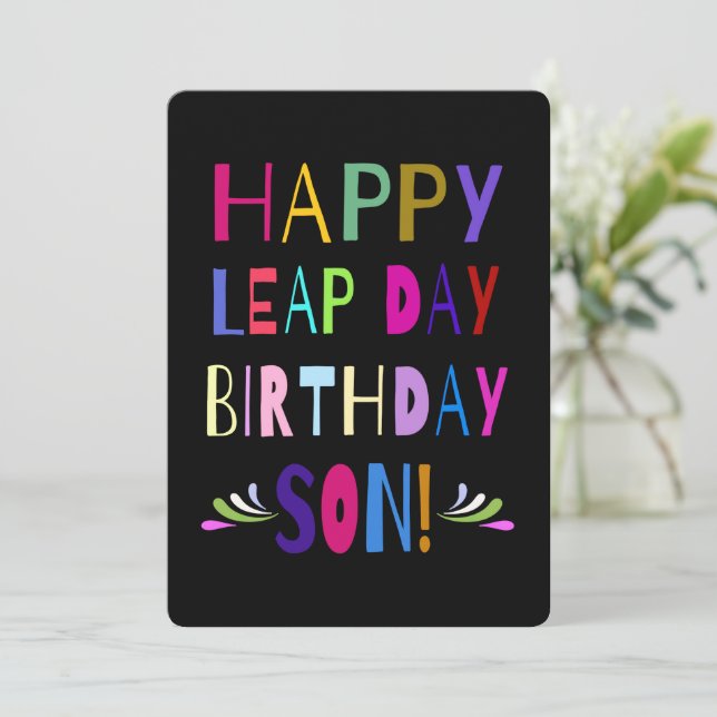 ¡Feliz cumpleaños, hijo! Fuente vibrante en negro (Anverso de pie)