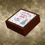 Feliz cumpleaños Princesa Keepsake o caja de regal<br><div class="desc">¿Tiene una princesa en la casa teniendo un cumpleaños? Aquí está el regalo perfecto de cumpleaños,  un hermoso regalo o una caja de conservas. Puedes cambiar el nombre de la princesa. El fondo floral,  con princesa,  es el vestido azul y un pastel decorado con helados azules y blancos.</div>