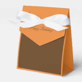 feliz naranja de cumpleaños y caja marrón