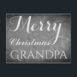 Feliz Navidad Abuelo Chalkboard Typografía<br><div class="desc">Feliz Abuelo de Navidad,  puedes cambiar el texto "Abuelo",  escritura a mano Typography Chalkboard Blackboard Personalizado de Temporada de Vacaciones Blancas y Negras Tarjeta de Navidades Felices de Navidad,  también puedes agregar fácilmente el nombre y dirección del receptor,  si prefieres agregarlo en casa solamente borra el texto de ejemplo.</div>