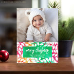 Feliz Navidad Botánica Cheery Tye - Foto<br><div class="desc">Añada una foto familiar a este diseño botánico no tradicional de tono alegre y brillante. Esto se puede usar para cualquier Navidad saludar - vacaciones felices, saludos de temporada y más. La parte frontal incluye una foto con un tipo de letra de guión moderno. El fondo incluye un patrón botánico...</div>