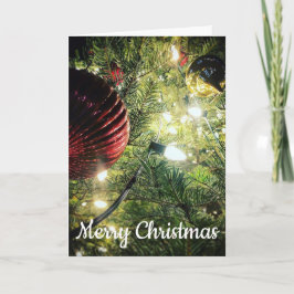 Feliz Navidad con ornamentos y árboles