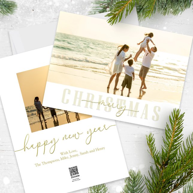 Feliz Navidad Elegante caligrafía de oro 2 Foto (Merry Christmas gold typography-style photo card with a two-photo template. )